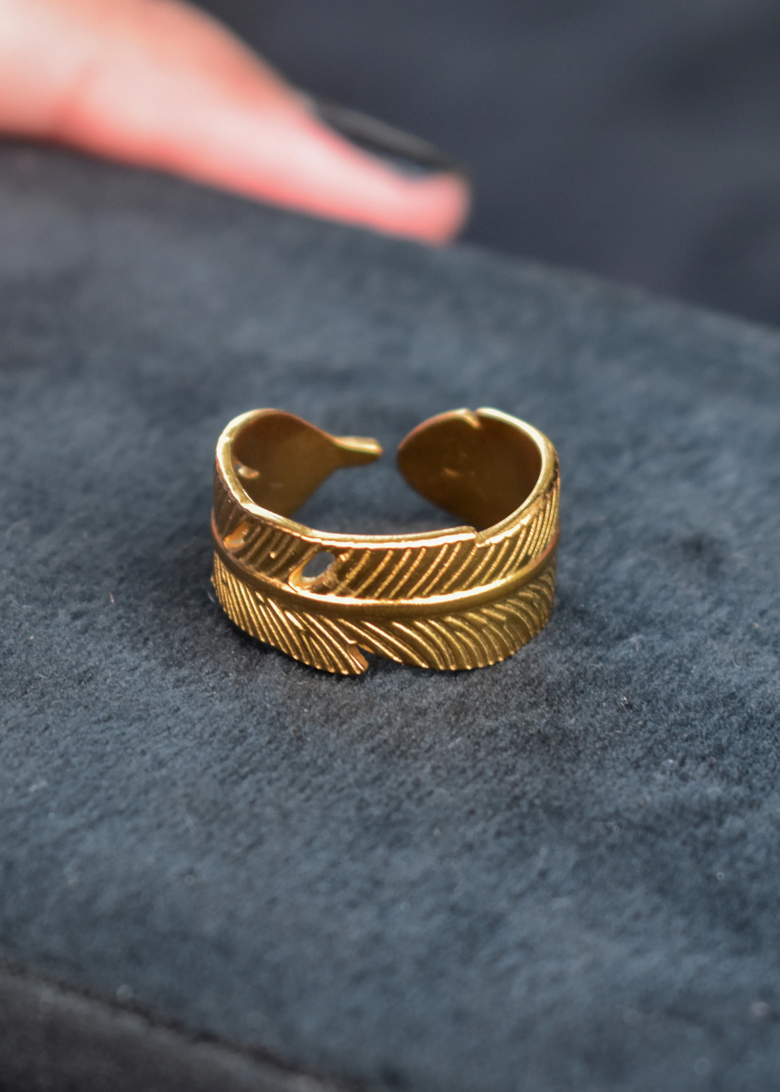 Lons Leaf Ring| Anti Tarnish| Golden Color| Western Style Image